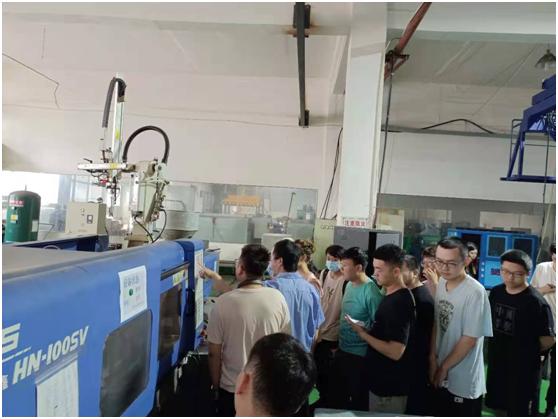 大連工業(yè)大學(xué)高分子專業(yè)學(xué)生赴路陽科技實習(xí)
